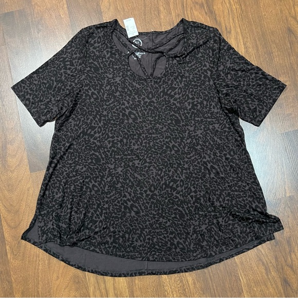 Maurice’s short sleeve top bundle size 1 - Picture 2 of 5